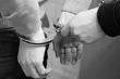By uniknąć spotkania z policją... wdrapał się na drzewo [WIDEO]