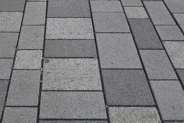 Ul. Branickiego. Ciało mężczyzny leżało na chodniku