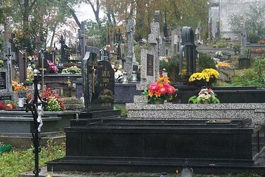 Sprzątanie pomników to coraz popularniejszy biznes. Chętnych nie brakuje