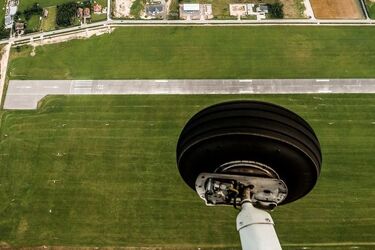 "To nie byłaby zbrodnia, to byłaby skrajna głupota". Radni nie przyjmą 16 mln na lotnisko?