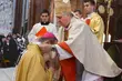 Uroczyste nałożenie paliusza. Tłumy wiernych w białostockiej katedrze