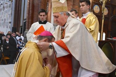 Uroczyste nałożenie paliusza. Tłumy wiernych w białostockiej katedrze