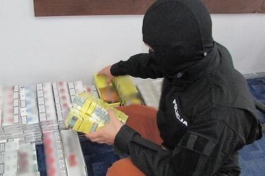 59-latka i ponad 2 tys. paczek papierosów