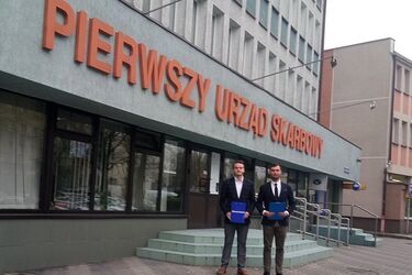 "Władza idzie w złym kierunku" - grzmi Nowoczesna. Spotkanie przerwał Krzysztof Kononowicz