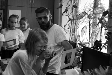 Wyciągali słowa z kapelusza. Teraz ich wiersze stworzą wystawę