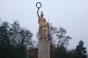 Pomnik w parku odnowiony. Niedługo powinien mieć też sąsiadów