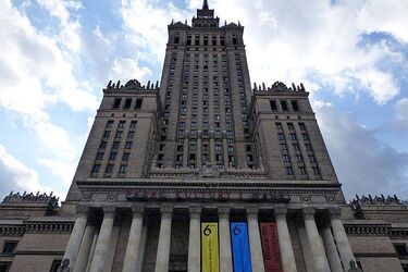 Dwie twarze: Wyburzmy jak Pałac Kultury [FELIETON]