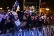 Sylwester miejski. Zabawa na rynku, a zamiast fajerwerków pokaz laserów [WIDEO]