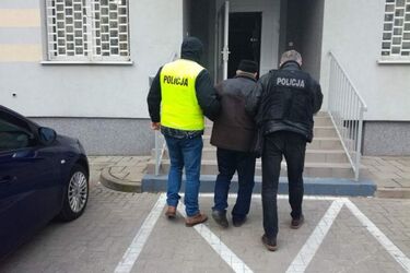 Nie żyje 65-latek, miał ranę ciętą szyi. Policja zatrzymała podejrzanego o zabójstwo