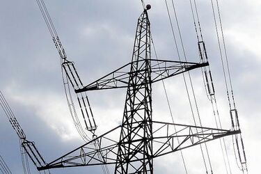 Śnieg zrywa linie energetyczne. Masowa awaria prądu w województwie