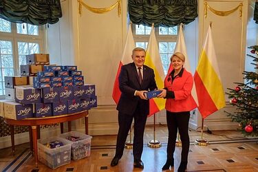 Słodycze dla dzieci z Białorusi. Prezydent wspiera rodaków za granicą