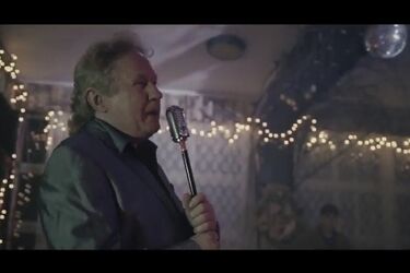 Janusz Laskowski i hiphopowy rytm. Jest nowy teledysk [WIDEO]
