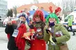 Trwa Finał WOŚP. Scena przed Ratuszem i kolorowi wolontariusze