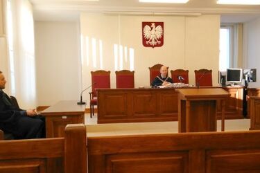 Pocięte i pokolorowane kartki papieru zamiast euro. Oszuści walutowi zostali skazani