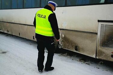 Troje dzieci w szpitalu. Cysterna uderzyła w autobus