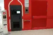 Przed zakupami można zdezynfekować wózek. Ciekawy pomysł sieci marketów