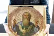 Drogocenną ikonę ukrył w opakowaniu po czekoladkach