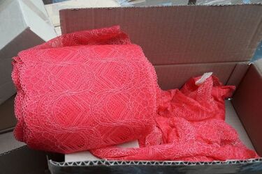 Celnicy sprzedają. Do nabycia są... m.in. haftki i koronki