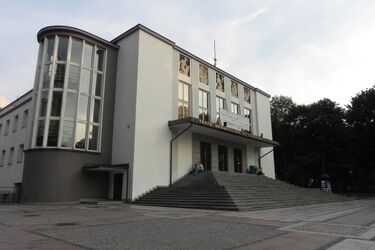 Ten spektakl wyreżyseruje znany aktor. Premiera "Zemsty" już niebawem