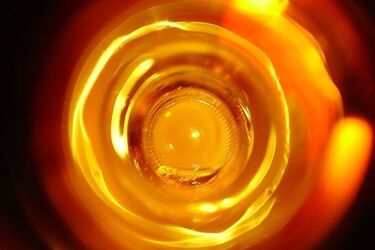 26-latek podpalił dom i czekał na zewnątrz z nożem w ręku