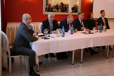 PiS spojrzał wstecz i zaczyna iść do wyborów