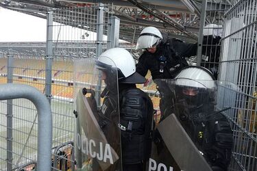 Policjanci na stadionie miejskim. Co tam robili?