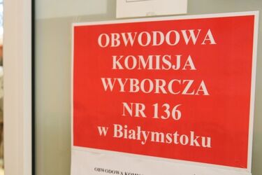 Stanowiska urzędników wyborczych czekają. W województwie jest ich ponad setka