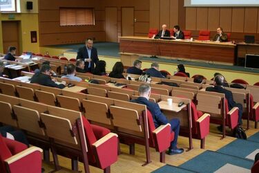 Sesja pełna uwag. Do studium, nazw ulic i tak dalej...