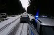 Auto potrąciło mężczyznę na środku drogi. Trafił do szpitala