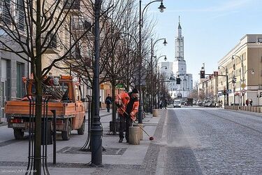 Sprzątają miasto, wkrótce zaczną sadzić kwiaty