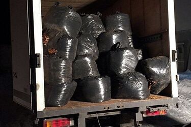 Mogły być milionowe straty. CBŚ w nielegalnej fabryce papierosów