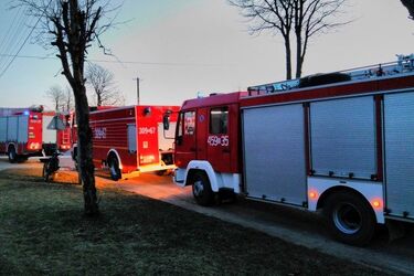 Zapalił się zakład produkcyjny. Strażacy byli na miejscu całą noc