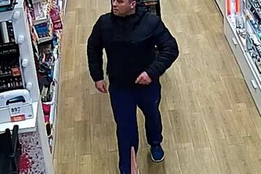 Policja szuka przestępcy. Rozpoznajecie tego mężczyznę?