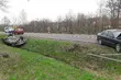 Wypadek podczas wyprzedzania. Dwie osoby są w szpitalu