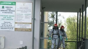 Duże niebezpieczeństwo – rozlał się kwas. Kilka osób ewakuowanych [ZDJĘCIA]
