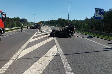 Wypadek koło Świętej Wody. Auto dachowało