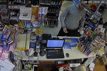 Okradał sklepy spożywcze. Seryjny złodziej poszukiwany
