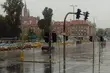 Czarne chmury nad miastem. Może popadać