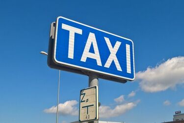 Radni poszli na rękę taksówkarzom. Jednak to może nic nie dać