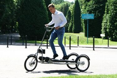 Bieżnia zamiast tradycyjnych pedałów. Białostocka młodzież stworzyła biegorower