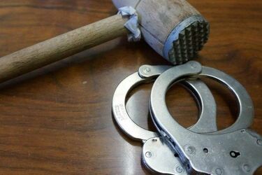 Zaatakował tłuczkiem do mięsa. Poszło o kobietę