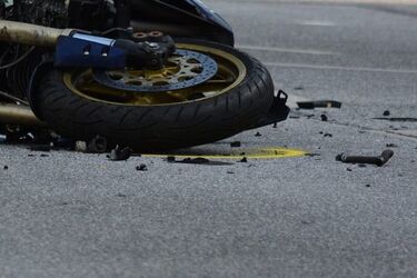 Ul. Kazimierza Wielkiego. Gwałtowne hamowanie motocyklem, kobieta w szpitalu