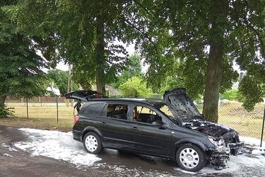 Wyprzedzając doprowadziła do wypadku. Trzy osoby trafiły do szpitala