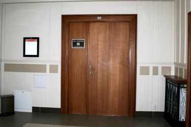 Najpierw pobił żonę, później po niej przejechał. Kobieta nie żyje