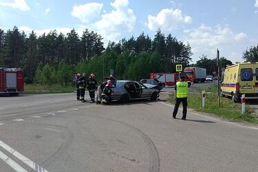 Nie ustąpił pierwszeństwa i spowodował wypadek. Helikopter zabrał rannych