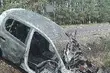 Zderzenie z ciężarówką. Auto wpadło do rowu i stanęło w płomieniach