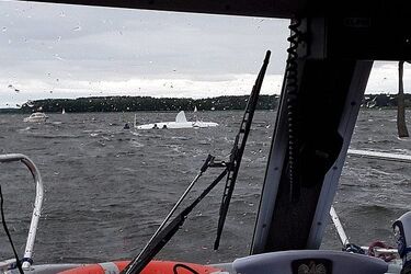 Żaglówka przewróciła się na środku jeziora