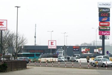 Sieć hipermarketów wypowiada wojnę plastikom. Znikną niektóre artykuły