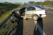 Wypadek z udziałem 3 samochodów. 2 osoby w szpitalu