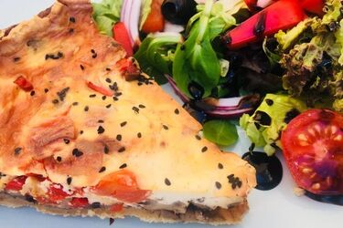 Dwie twarze: Jak zjeść dobrze na mieście i nie zbankrutować? [FELIETON]